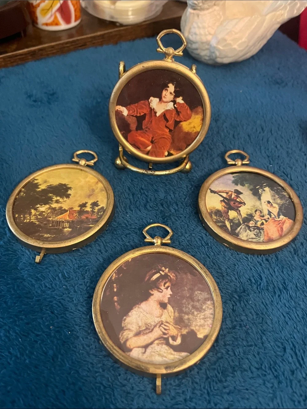 Vintage Gold Round Portrait Plaque Set Red Boy etc Ornaments 040